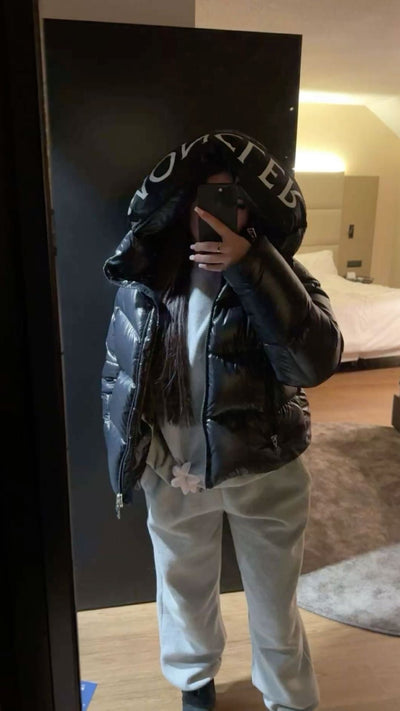 MONCLER MANTEL MIT BUCHSTABEN